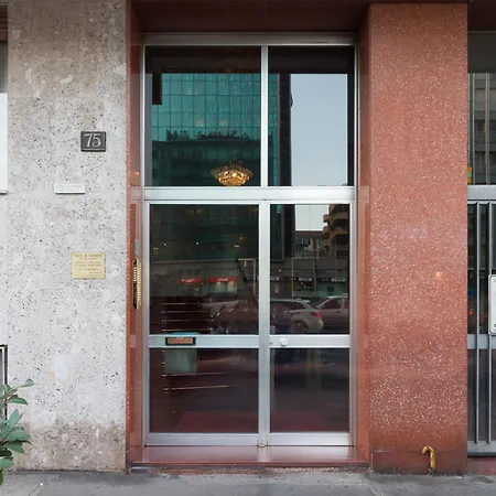 Gioia - Sopra La Metro Sondrio Apartamento Milão